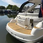 Entire Luxury Motor Yacht 70Sqm - Oyster Fund - 2 Double Bedrooms Both En-Suite - Heating Sleeps Up To 4 People - Moored On Our Private Island - Legoland 8Min Windsor Thorpe Park 8Min Ascot Races Heathrow Wentworth London Lapland Uk Royal Holloway (A