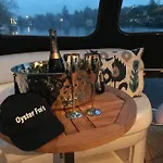 Entire Luxury Motor Yacht 70Sqm - Oyster Fund - 2 Double Bedrooms Both En-Suite - Heating Sleeps Up To 4 People - Moored On Our Private Island - Legoland 8Min Windsor Thorpe Park 8Min Ascot Races Heathrow Wentworth London Lapland Uk Royal Holloway (A