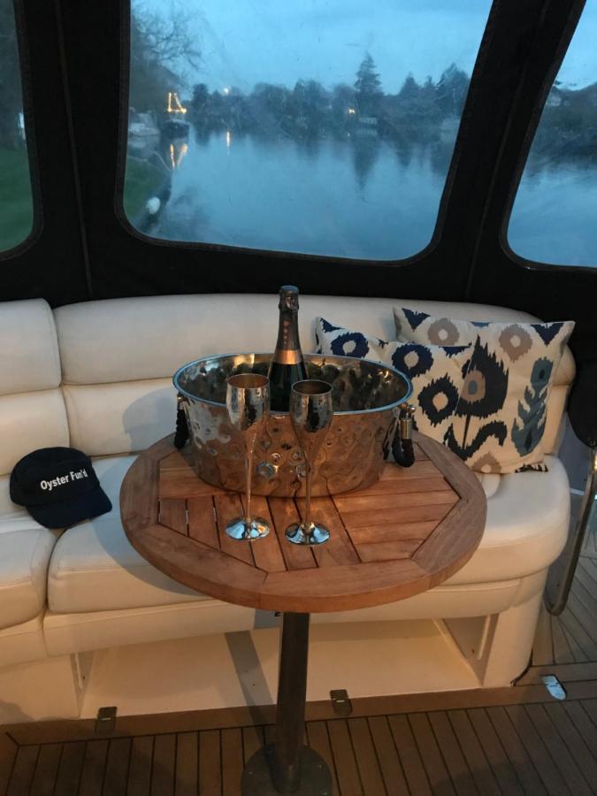 Luxury Yacht Retreat: Oyster Fund's Private Island Getaway Botel Egham