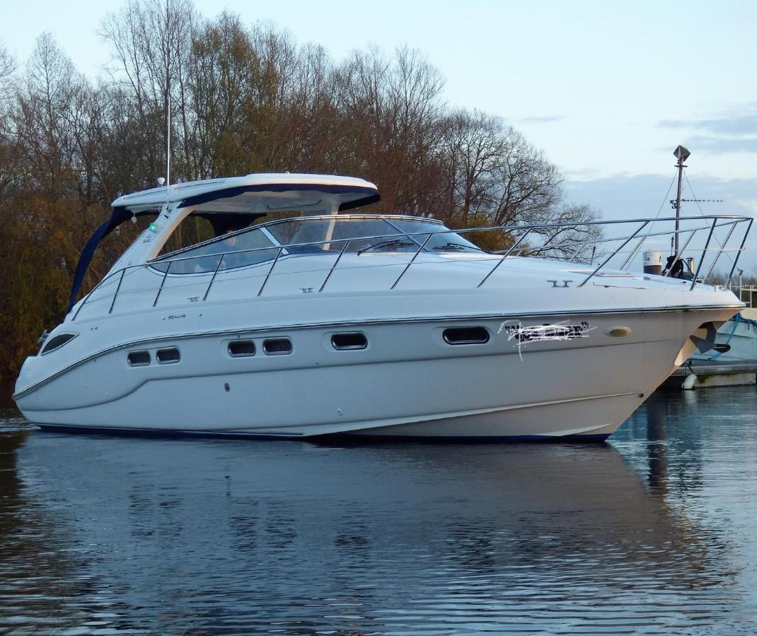 Luxury Yacht Retreat: Oyster Fund's Private Island Getaway *