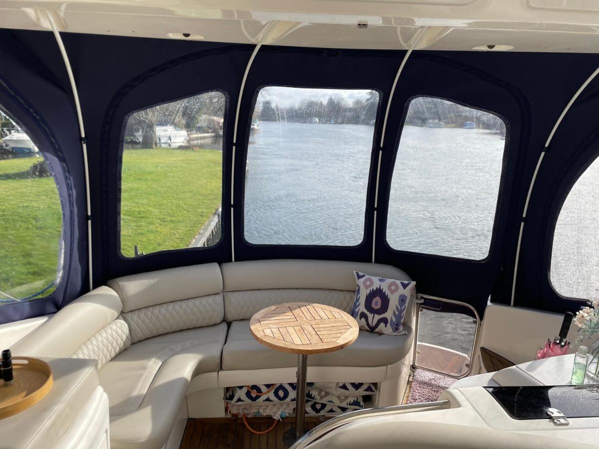 Luxury Yacht Retreat: Oyster Fund's Private Island Getaway