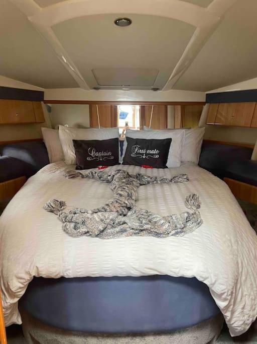 Luxury Yacht Retreat: Oyster Fund's Private Island Getaway *
